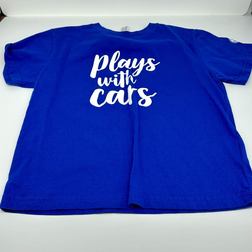 Kids Volkswagen tee “plays with cars” - Size 5/6